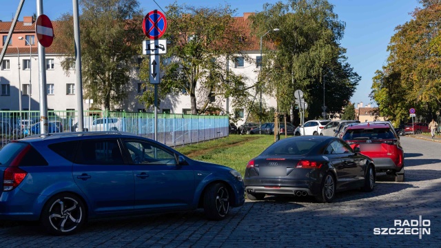 Fot. Robert Stachnik [Radio Szczecin] Parkingowy armagedon na szczecińskim Pogodnie [WIDEO, ZDJĘCIA]