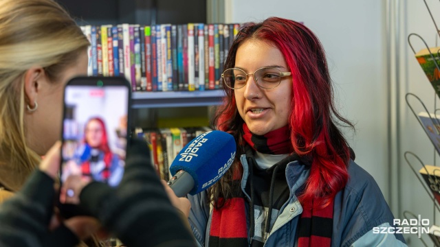 Fot. Robert Stachnik [Radio Szczecin] Miejska biblioteka wyprzedaje książki "za grosze" [ZDJĘCIA]