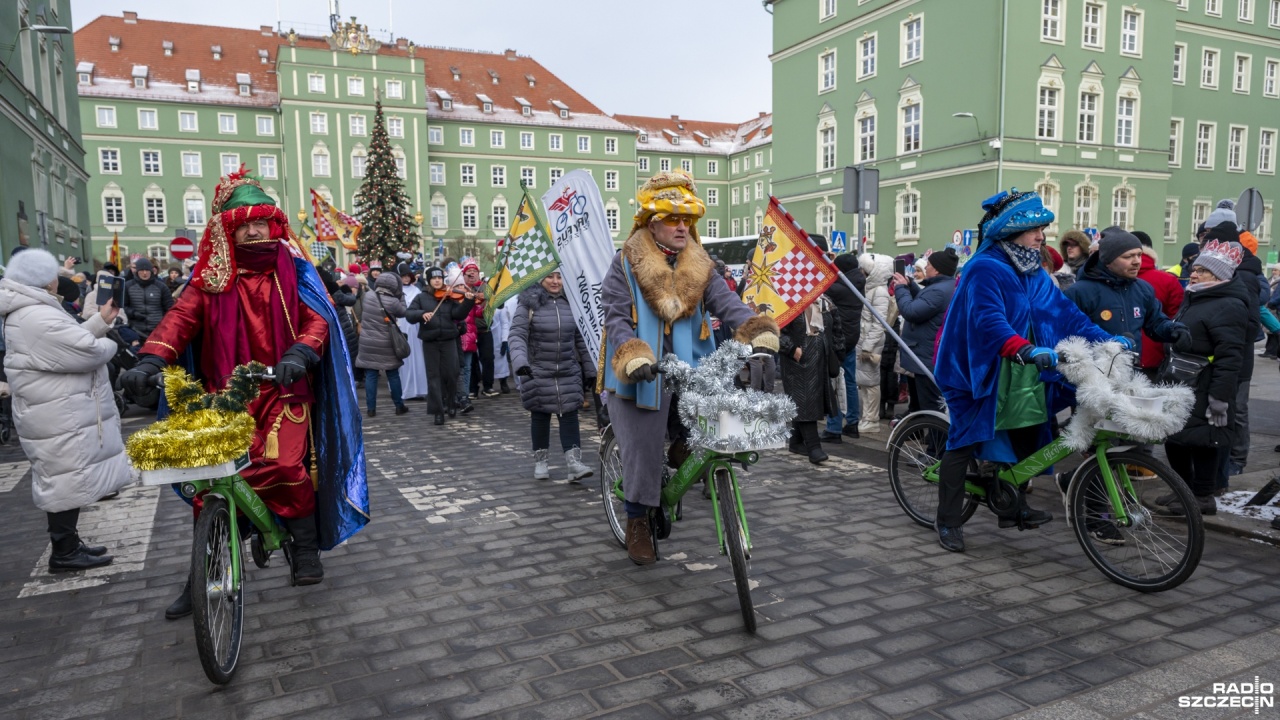 Wspólne kolędowanie i potem kolorowy orszak ulicami Szczecina [ZDJĘCIA]