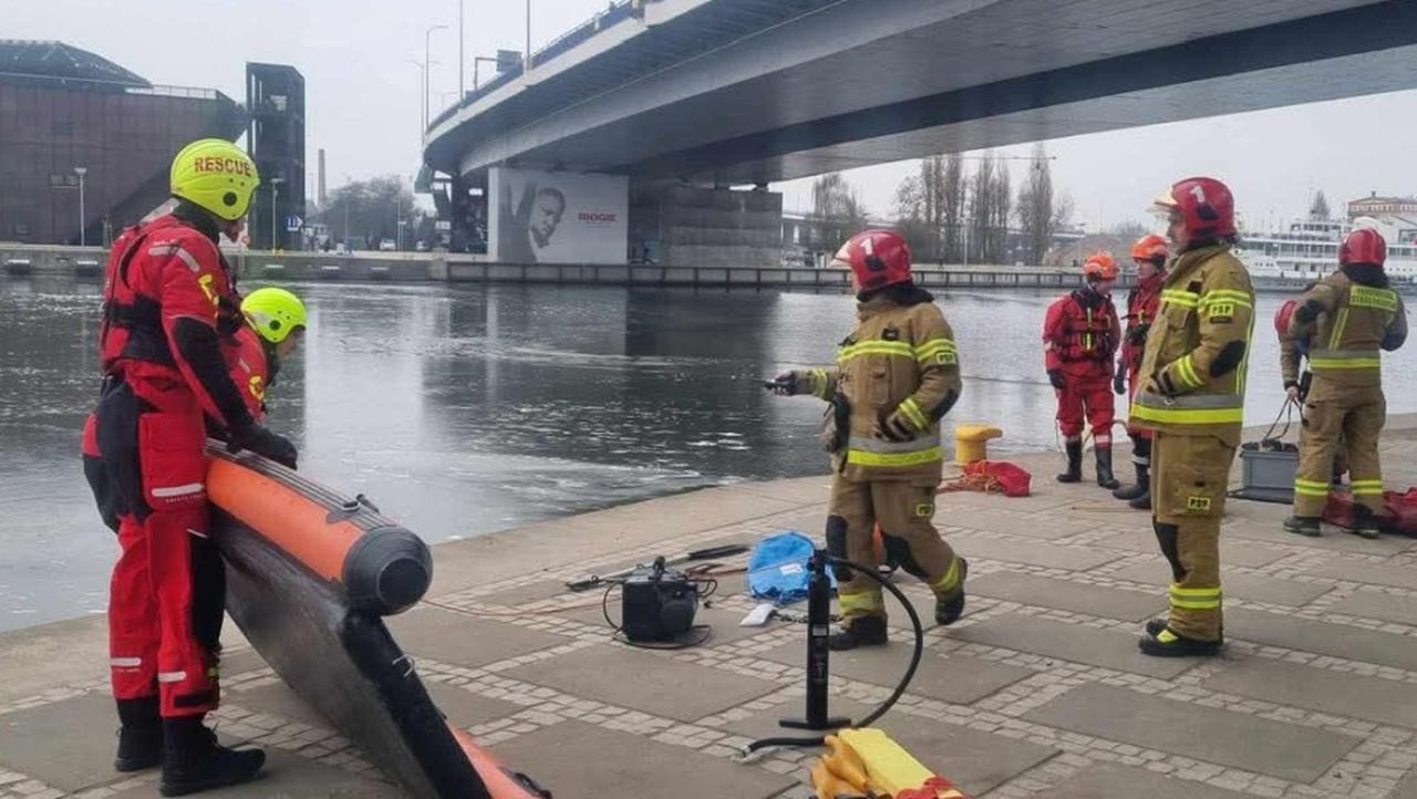 Ciało w Odrze. Akcja WOPR w okolicy Trasy Zamkowej [ZDJĘCIA]
