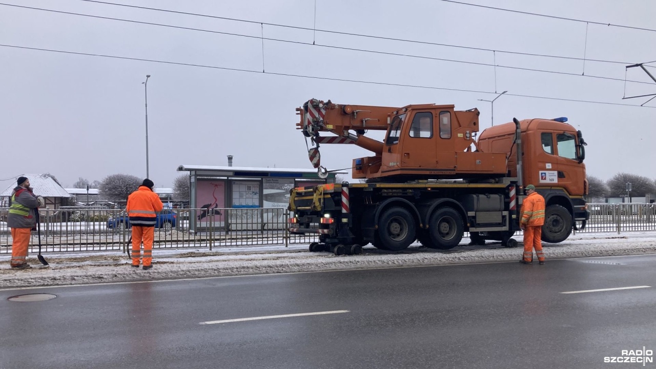 Kilkadziesiąt brygad walczy z oblodzeniem trakcji [AKTUALIZACJA]