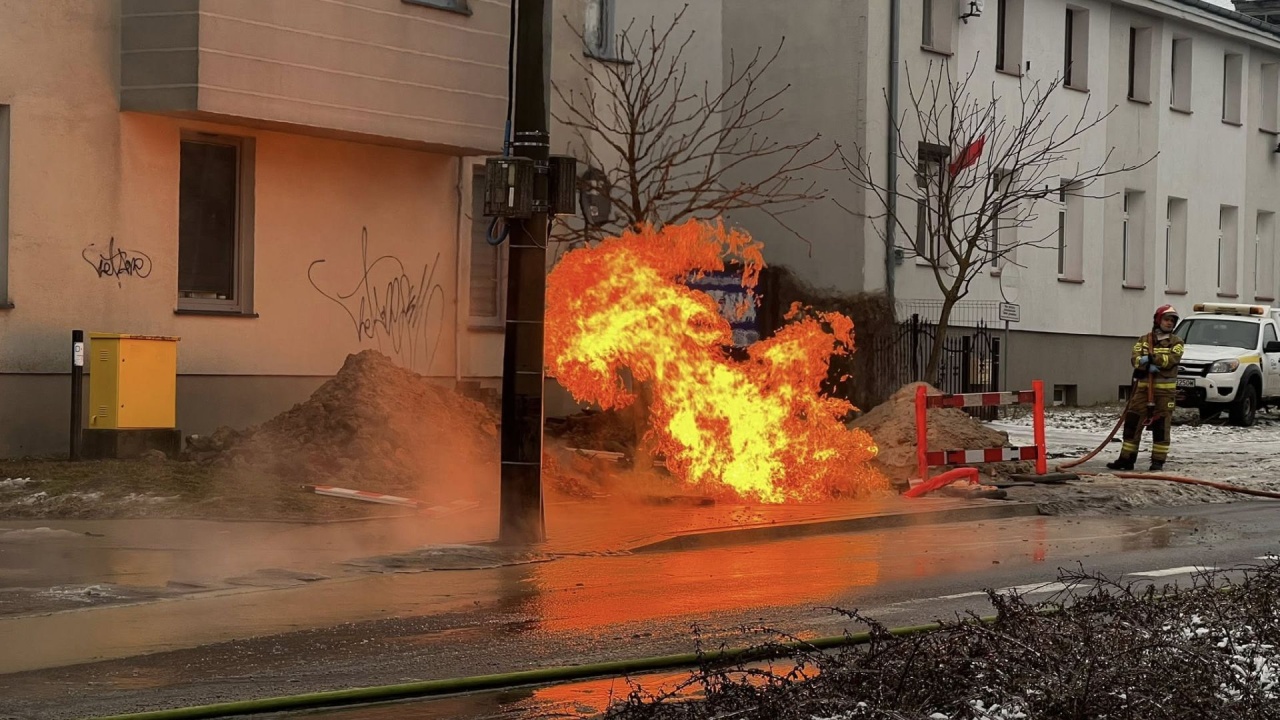 Uszkodzenie i pożar gazociągu na Warszewie. Mieszkańcy ewakuowani [ZDJĘCIA]