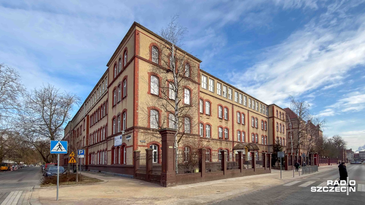 Awaria i brak wody w szkole. Uczniowie muszą biegać do toalety w sąsiednim budynku