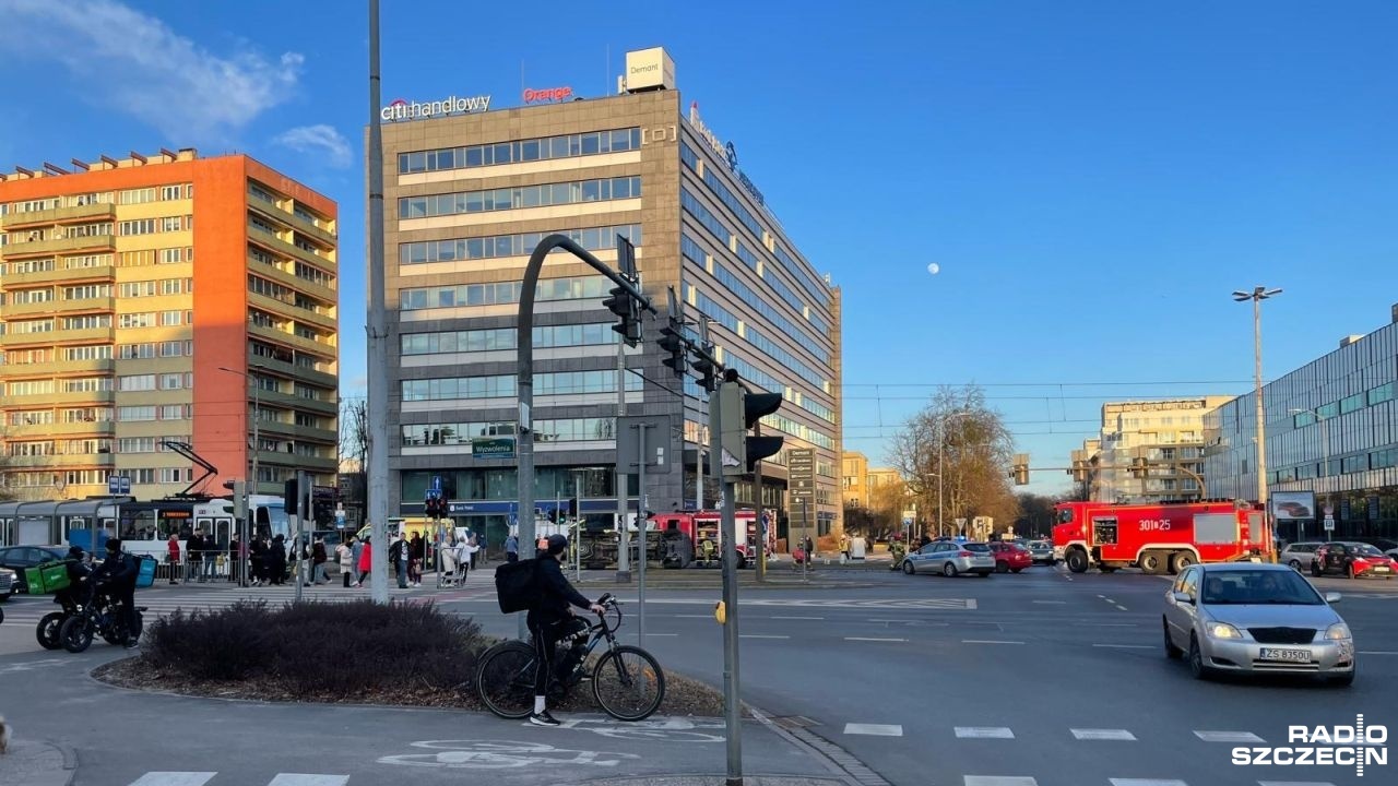 Wypadek w centrum Szczecina. Lądował śmigłowiec LPR [WIDEO, ZDJĘCIA]