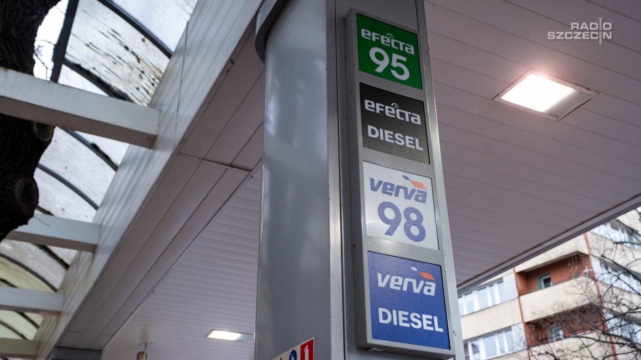 Niższe ceny paliw zobaczymy na stacjach od wtorku