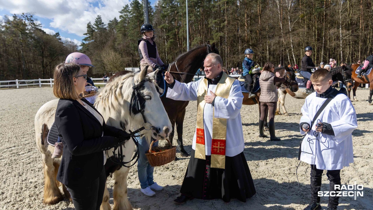 Wielkanocny koszyk z wysokości końskiego grzbietu [WIDEO, ZDJĘCIA]