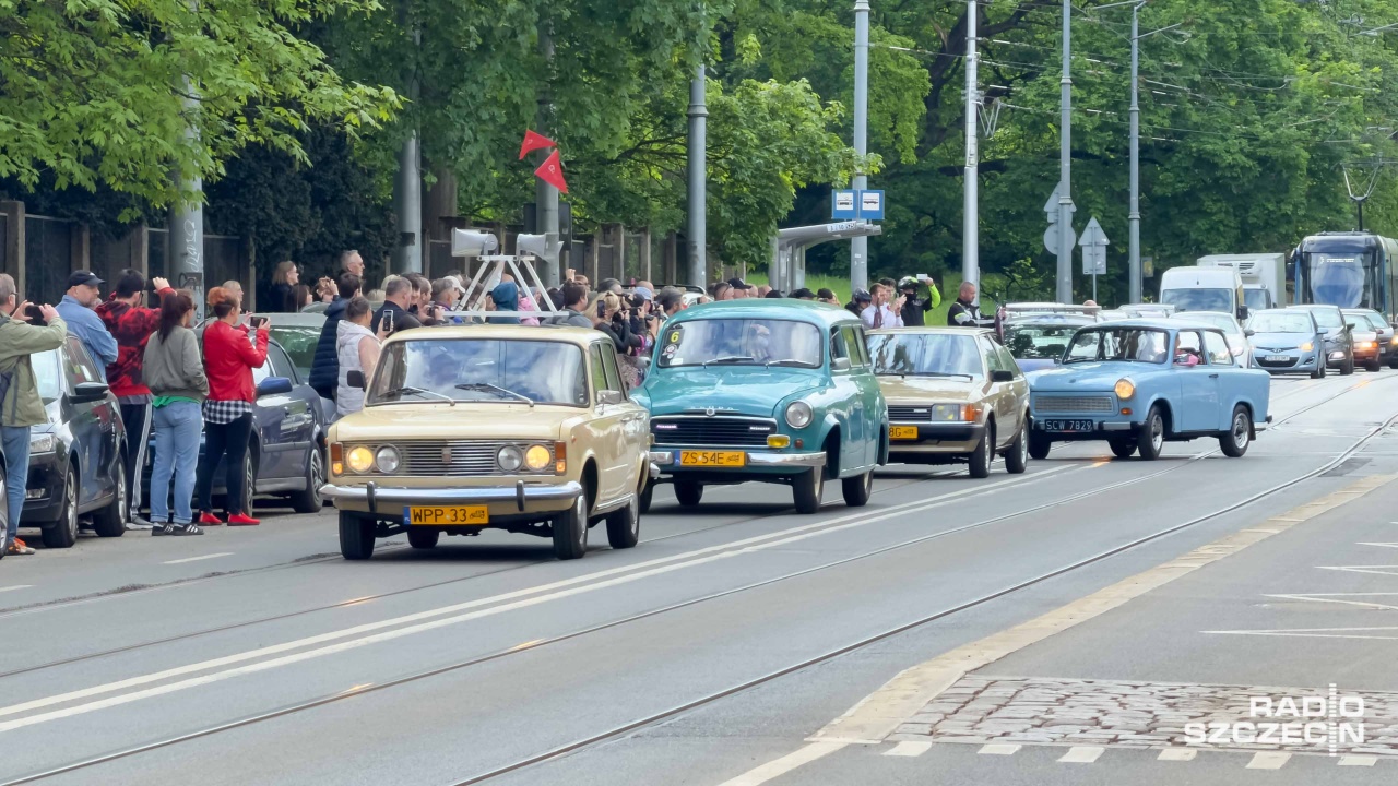 Parada zabytkowych samochodów w ramach Nocy Muzeów [ZDJĘCIA]
