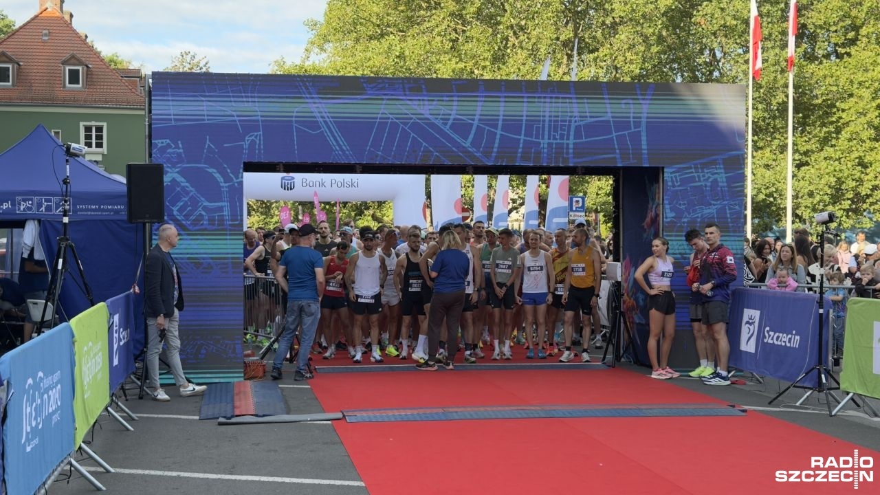 Szczecin: Uczestnicy półmaratonu na trasie