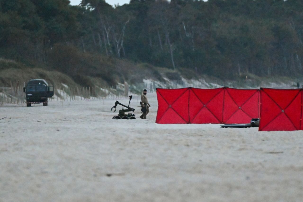 Zdetonowano fragmenty znalezionego na plaży drona