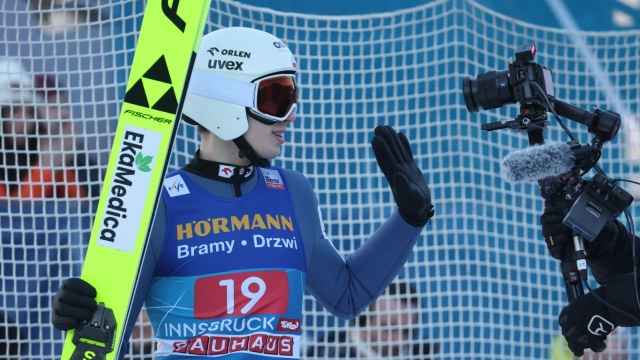 Skoczek jest najlepszym z polskich uczestników w Turnieju Czterech Skoczni. Debiutujący w tym sezonie w Pucharze Świata młody zawodnik zajmuje w klasyfikacji generalnej TCS 10. pozycję.