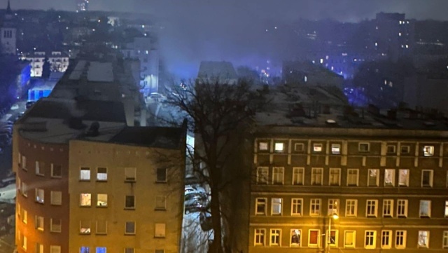 Pożar przy ulicy Barnima III Wielkiego w Szczecinie. Ogień pojawił się na parterze czteropiętrowego budynku.