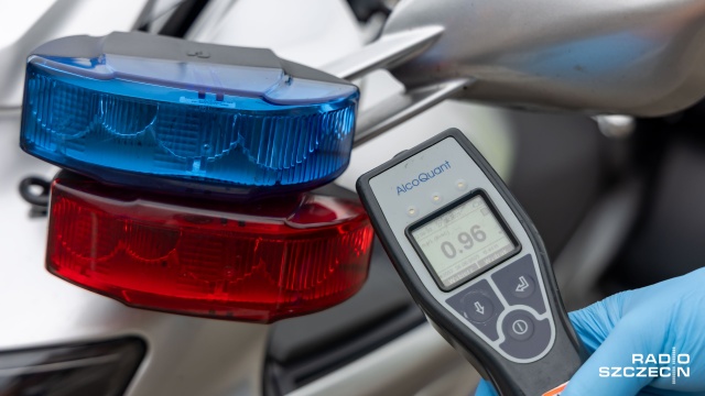 Miał prawie 3 promile i siedział za kierownicą ciągnika. Dzięki obywatelskiej reakcji i szybkiej interwencji policjantów udało się go zatrzymać.