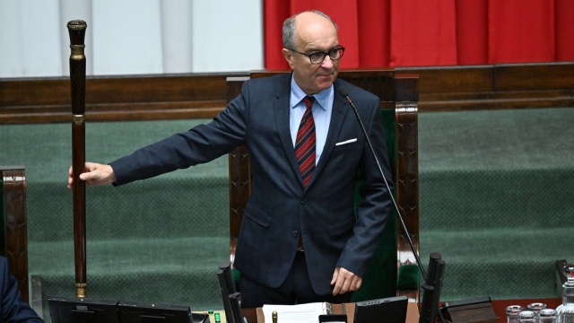 Prace nad rządowym projektem ustawy o statusie osoby najbliższej rozpoczną się na początku lutego. Poinformował o tym marszałek Sejmu Włodzimierz Czarzasty. Jak wyjaśnił, wszystko w tej sprawie idzie zgodnie z planem