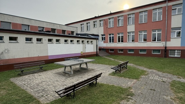 Miasto planuje rozbudowę Szkoły Podstawowej nr 8 na szczecińskich Gumieńcach o nowe pawilony, kontenery edukacyjne. To odpowiedź na szybki rozwój osiedla, gdzie przybywa mieszkań i nowych bloków.