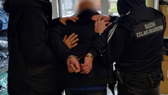 20 osób zatrzymali funkcjonariusze CBŚP oraz urzędów celno-skarbowych ze Szczecina, Białegostoku i Olsztyna.