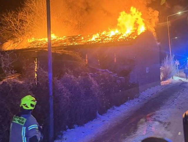 Przed 2 w nocy ogień pojawił się w budynku gospodarczym u zbiegu ulic: Rzeźnickiej i Bema.