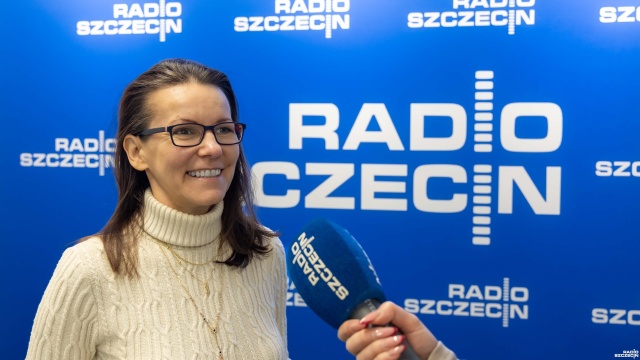 Kucharzkucharka czy osoba kierująca kuchnią Nie wszyscy pracodawcy radzą sobie z nowymi przepisami dotyczącymi neutralności płciowej w procesie rekrutacyjnym. Na rządowym portalu z ogłoszeniami o pracę - podpiętym pod Powiatowy Urząd Pracy w Szczecinie wciąż poszukiwani są adiunkci, spawacze czy konserwatorzy. To nazwy zawodów wskazujące na płeć przyszłego pracownika.