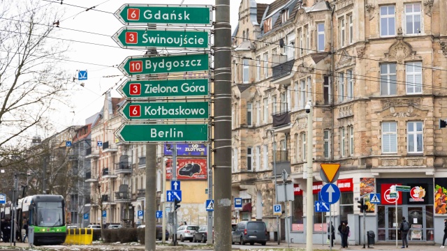 Szczeciński Zarząd Dróg i Transportu Miejskiego zamierza zaktualizować oznakowanie kierunkowe na ulicznych słupach. Tablice, które wskazują dojazd do innych miast wojewódzkich nie były wymieniane od kilku dekad.