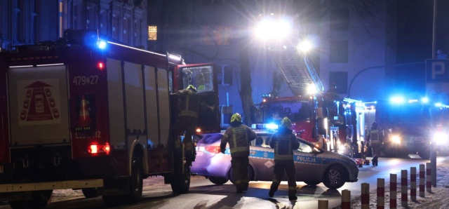 Ewakuację budynku wielorodzinnego w Kołobrzegu ogłoszono po tym, gdy na poddaszu kamienicy zauważono ogień.