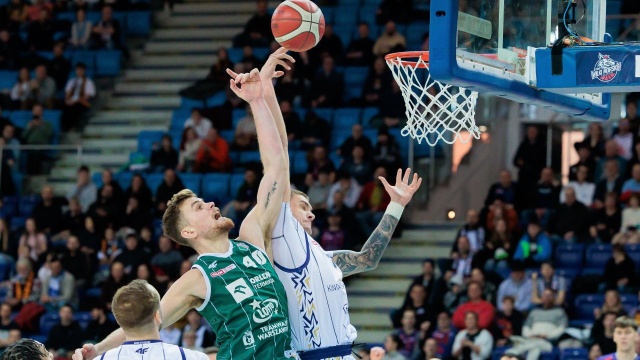 Szczecinianie pokonali Legię Warszawa 83:81 w meczu ostatniej kolejki pierwszej rundy Orlen Basket Ligi.