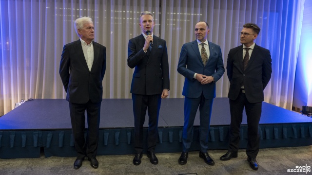 Rekordowa liczba przeładunków w porcie Szczecin-Świnoujście, budowa następcy Nawigatora XXI - statku szkoleniowego Politechniki Morskiej i pierwsza po 18 latach przerwy budowa statku w stoczni w Szczecinie. Wiceminister infrastruktury Arkadiusz Marchewka podsumował ubiegły rok podczas 20. Spotkania Noworocznego Gospodarki Morskiej Pomorza Zachodniego. Wzięli w nim udział także eksperci z branży morskiej.