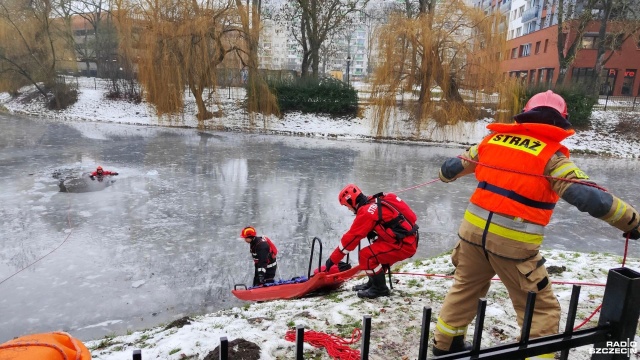 Temperatura w regionie nieco wyższa niż w ostatnich dniach, ale jeziora, stawy czy rzeki w regionie nadal pokrywa warstwa lodu. Służby ratunkowe przestrzegają przed wchodzeniem na zamarznięte akweny.