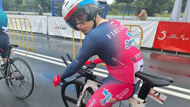 Młody parakolarz ze Stargardu trenuje w klubie dla pełnosprawnych. Jak sam podkreśla, Szczecin nie miał mu nic do zaoferowania i podciął mu skrzydła.