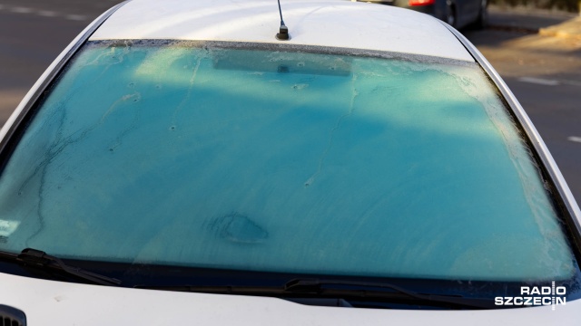 Kierowców wybierających się w dalszą podróż ostrzegamy przed skrajnie niebezpiecznymi warunkami w Polsce centralnej i wschodniej.