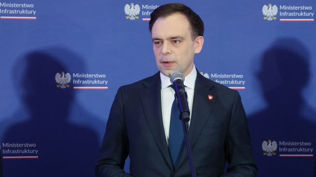 Minister finansów i gospodarki powiedział w Programie 1 Polskiego Radia, że jeżeli Karol Nawrocki nie podpisze budżetu, to rząd będzie musiał działać na podstawie projektu, który trafił do parlamentu i nie zawiera istotnych poprawek.