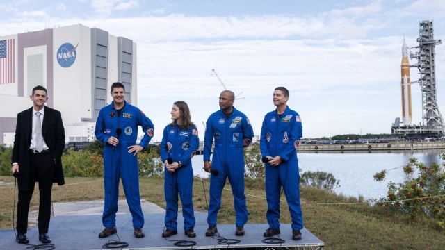 Najbliższe tygodnie mają być przełomem w powrocie człowieka na Księżyc. 6 lutego - to pierwsze okienko startowe  z przylądka Canaveral na Florydzie ma nastąpić start do załogowej misji Artemis 2.