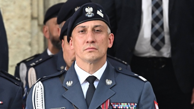 Wszczęto postępowanie dyscyplinarne wobec komendanta SOP gen. bryg. Radosława Jaworskiego. W związku z tym został on zawieszony w pełnieniu czynności służbowych - poinformowało we wtorek Ministerstwo Spraw Wewnętrznych i Administracji.