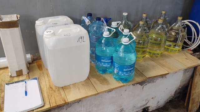 Ponad 330 litrów - tyle gotowego alkoholu znaleziono w bimbrowni w powiecie drawskim.