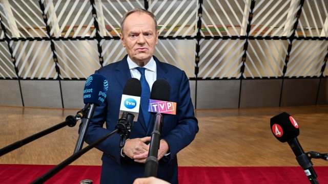 Premier Donald Tusk w sobotę poinformował, że Powiatowy Lekarz Weterynarii zamknął schronisko w Sobolewie (woj. mazowieckie). - Nie będzie taryfy ulgowej dla tych, którzy skazują zwierzęta na cierpienie - dodał.