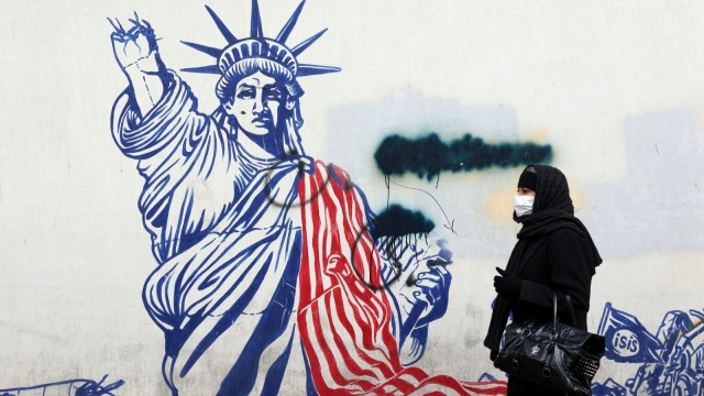 Najwyższy przywódca Iranu Ali Chamenei wprowadził się do specjalnie dla niego przygotowanego podziemnego schronu w Teheranie po tym, gdy wyżsi urzędnicy armii i bezpieczeństwa uznali potencjalny atak USA za wysoce prawdopodobny - podał opozycyjny serwis Iran International, powołując się na dwa źródła zbliżone do rządu.