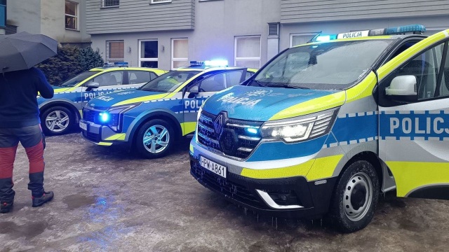 Do służby trafiły dwa SUV-y marki Kia Sportage oraz furgon marki Renault.Nowe radiowozy są wyposażone w systemy bezpieczeństwa oraz nowoczesną łączność