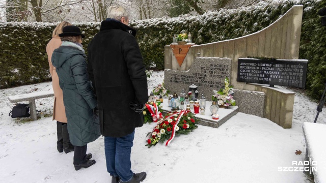 Pamięć jest naszym obowiązkiem wobec ofiar i przyszłych pokoleń - te słowa wybrzmiały podczas szczecińskich uroczystości upamiętniających 81. rocznicę Międzynarodowego Dnia Pamięci o Ofiarach Holokaustu.