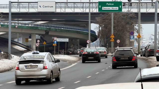 Odcinek od Mostu Długiego do Trasy Zamkowej w Szczecinie został w piątek wieczorem zamknięty dla ruchu. Miasto rozpoczęło kolejny etap wyburzania tzw. łącznicy.