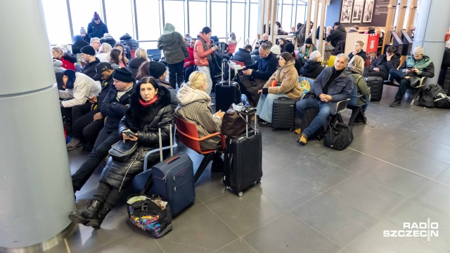 Służby są w pełnej gotowości przed nadchodzącą falą silnych mrozów. Jak poinformował wiceszef MSWiA Wiesław Szczepański, wszystkie dworce kolejowe w Polsce będą całodobowo otwarte dla osób potrzebujących schronienia.