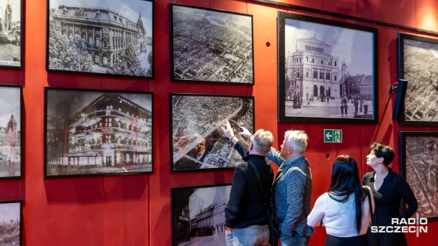 Szczecin w trzech odsłonach zapisany w kadrach - Stetinum - Stettin - Szczecin to wystawa fotograficzna w Teatrze Polskim, która pokazuje miasto w różnych momentach jego historii.