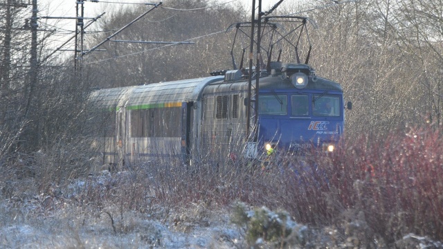 Wypadek na linii kolejowej między Runowem Pomorskim a Łobzem. Doszło do śmiertelnego potrącenia osoby, która miała przechodzić przez tory poza wyznaczonymi miejscami.
