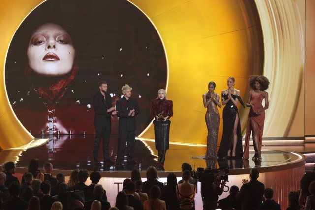 Podczas gali w Los Angeles muzycy wyrażali sprzeciw wobec aktualnej sytuacji na amerykańskich ulicach i działań służb skierowanych wobec imigrantów.