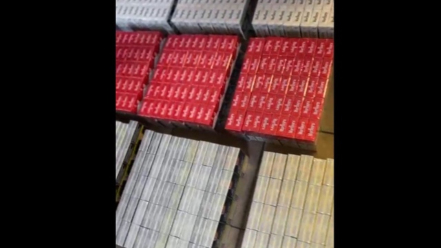 Niemal 14,5 tysiąca papierosów różnych marek bez polskich znaków akcyzy, do tego 23 kilogramy krajanki tytoniowej i blisko 200 gramów amfetaminy zabezpieczyli gryfińscy kryminalni w jednym z mieszkań.