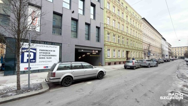 Jego budowa kosztowała ponad 30 milionów złotych, mieści się w ścisłym centrum Szczecina i świeci pustkami. Wraca temat parkingowca.