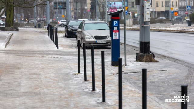 Sytuacja na chodnikach w mieście: posypane,ale wszystkiego nie da rady zrobić [ZDJĘCIA]