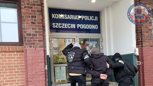 39-letni mieszkaniec powiatu polickiego w warunkach recydywy, włamał się do trzech pomieszczeń magazynowych na terenie Pogodna.