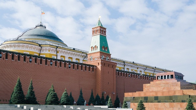 Rosyjskie służby podsuwają dziennikarzom polski ślad w zamachu na wiceszefa wywiadu wojskowego GRU. 6.02 w Moskwie zamaskowany mężczyzna kilkakrotnie strzelił do generała Władimira Aleksiejewa.