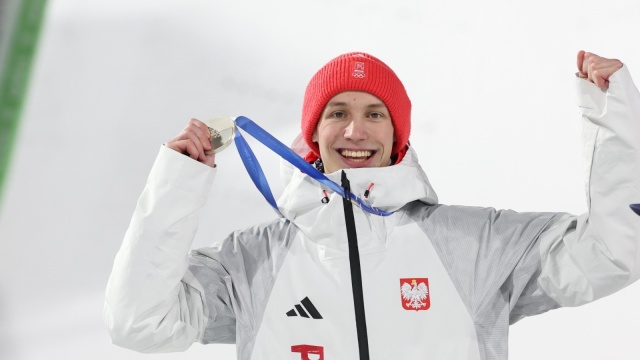 Reprezentant klubu LKS Klimczok Bystra - 19-letni Kacper Tomasiak - wicemistrzem olimpijskim. Na skoczni we włoskim Predazzo Polak przegrał jedynie z Niemcem Philippem Raimundem.