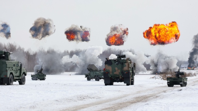 Pierwsze testy antydronowego programu SAN. Na poligonie w podwarszawskiej Zielonce poszczególne elementy systemu zaprezentowali producenci oraz wojskowe instytuty, które oceniają uzbrojenie i dają zielone światło do ich wdrożenia. Testy oglądali premier Donald Tusk i szef MON, wicepremier Władysław Kosiniak-Kamysz.