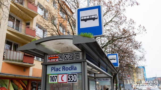 Nerwowa kontrola w szczecińskim autobusie linii 107. Pasażerka mówi o strachu i bezradności. Do niepokojącej - według relacji pasażerki - sytuacji miało dojść w autobusie na trasie Police-Szczecin.