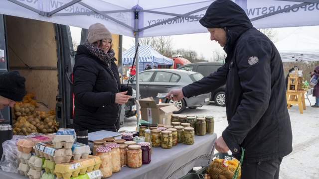 Świeże jajka, wędliny i warzywa od lokalnych wytwórców. W Szczecinie odbywa się kolejny Bazarek na Bronowickiej.